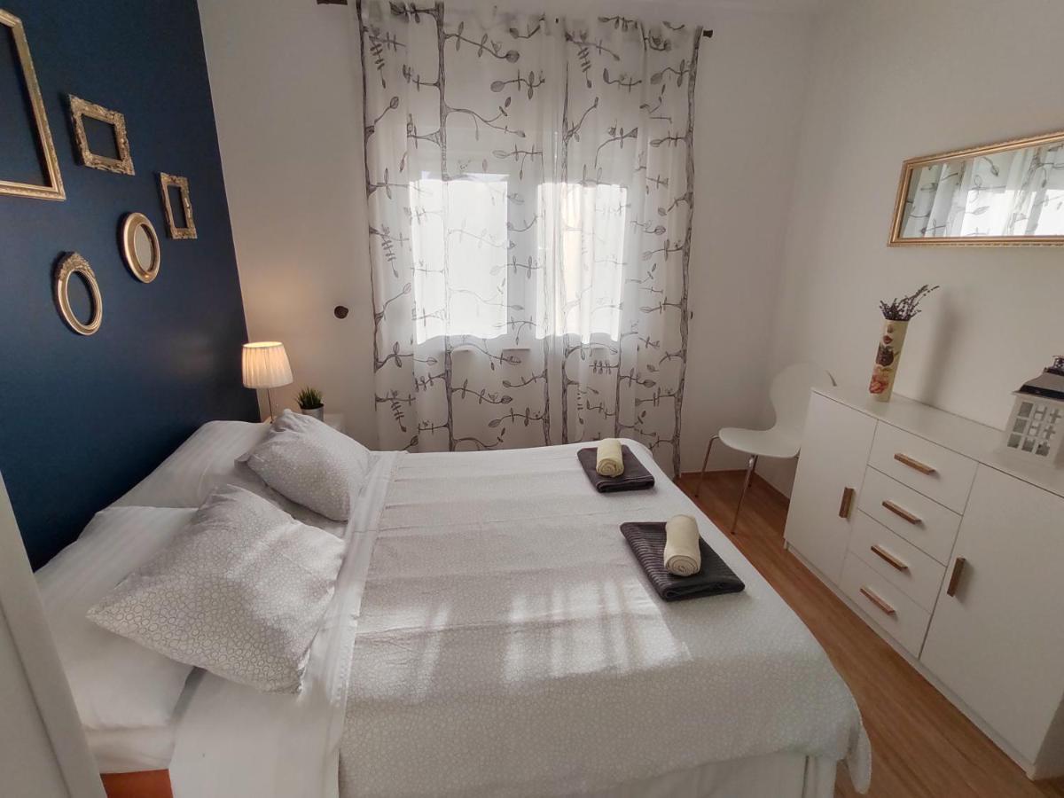 Apartments Karla I Ivano มันเดร ภายนอก รูปภาพ