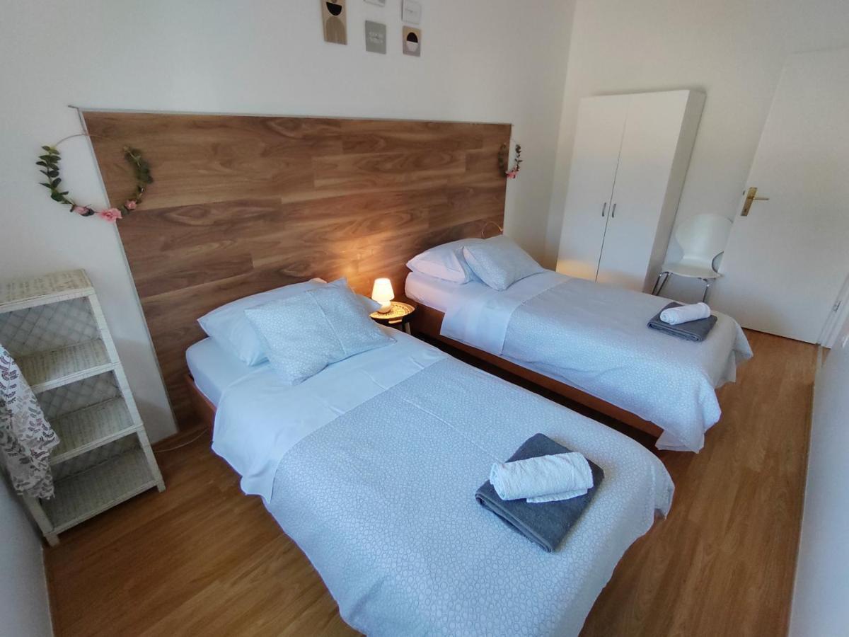 Apartments Karla I Ivano มันเดร ภายนอก รูปภาพ