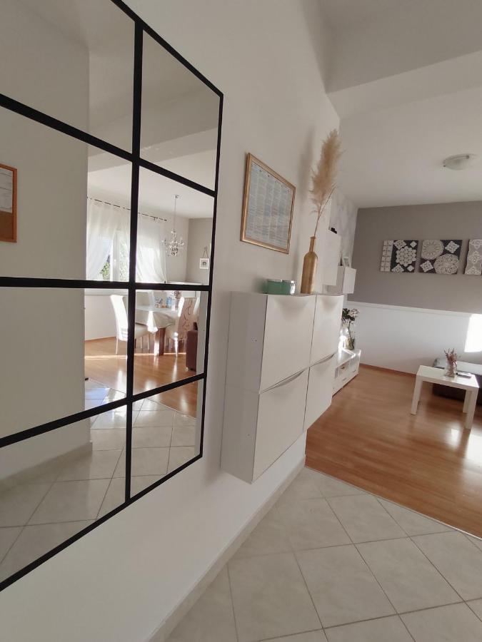 Apartments Karla I Ivano มันเดร ภายนอก รูปภาพ