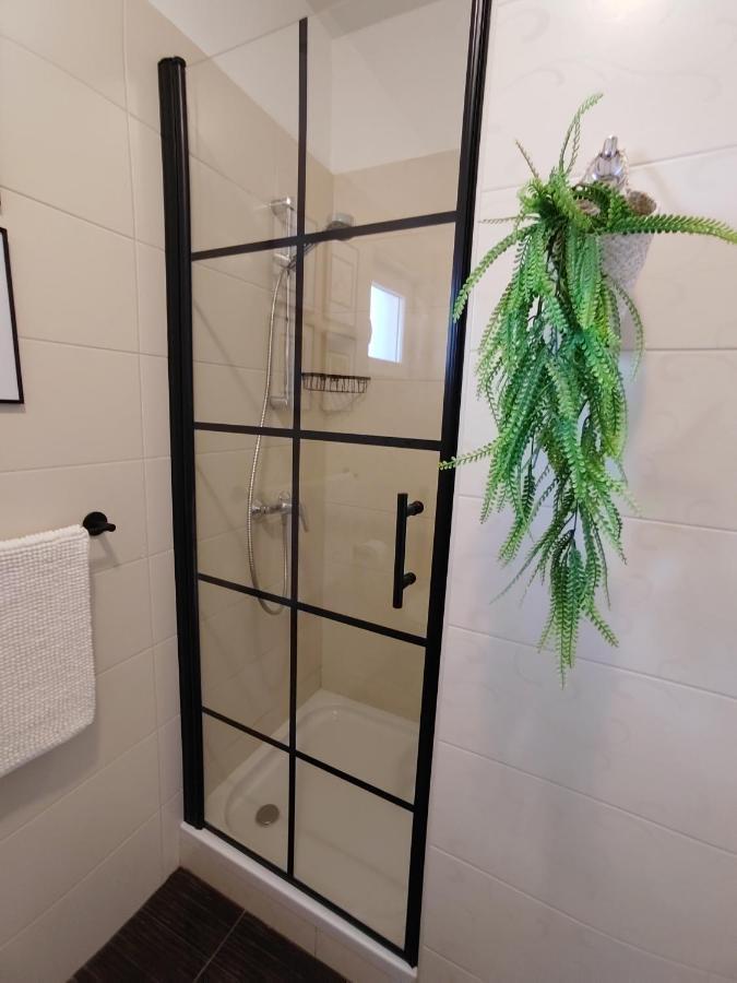 Apartments Karla I Ivano มันเดร ภายนอก รูปภาพ