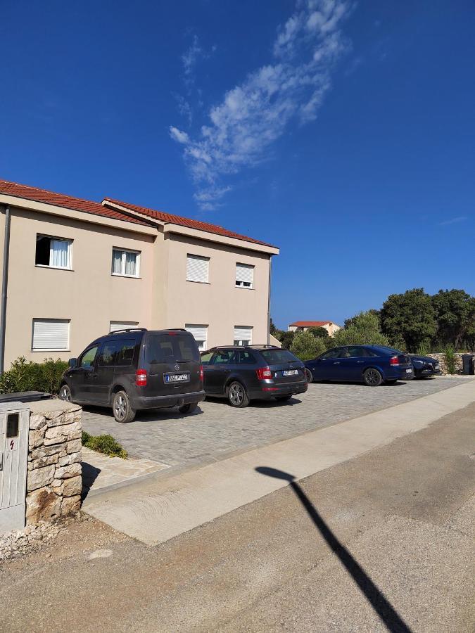 Apartments Karla I Ivano มันเดร ภายนอก รูปภาพ