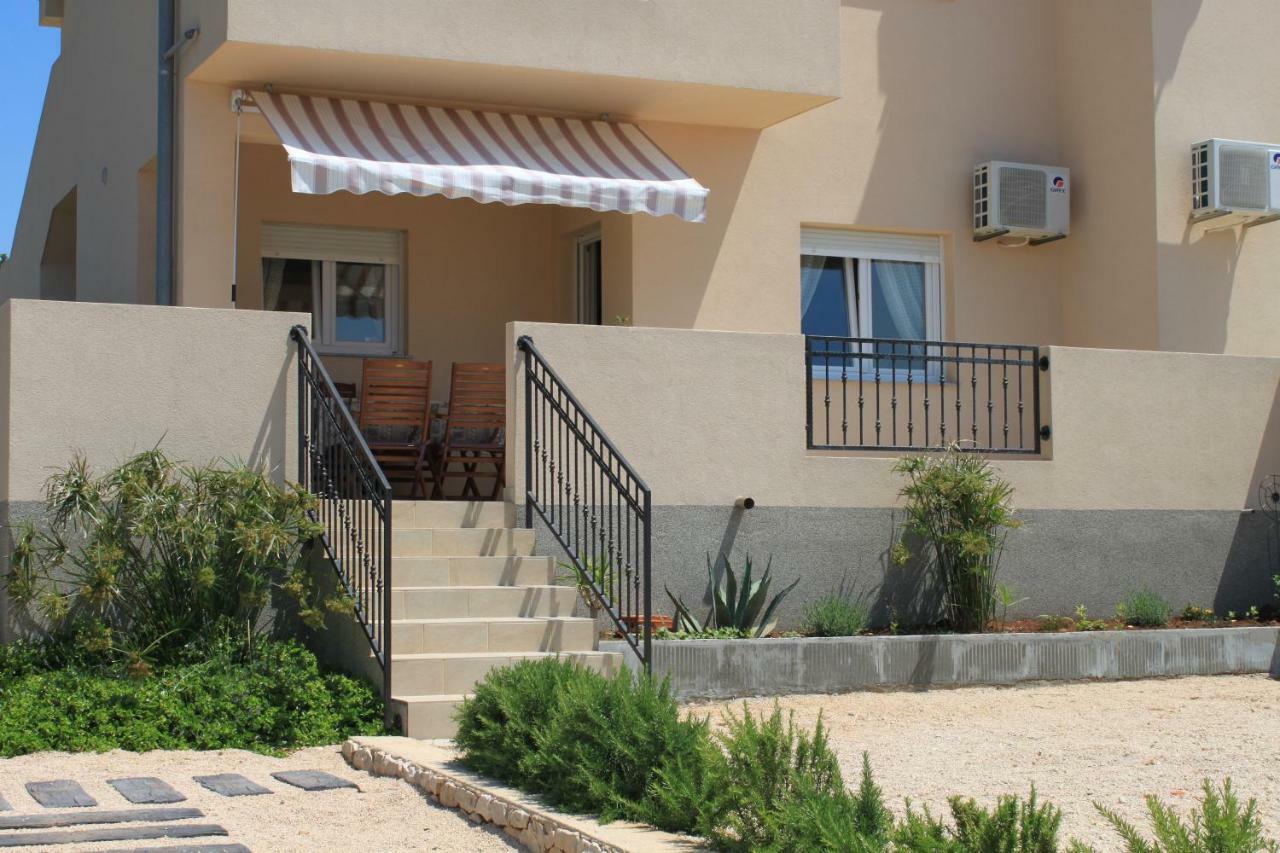 Apartments Karla I Ivano มันเดร ภายนอก รูปภาพ