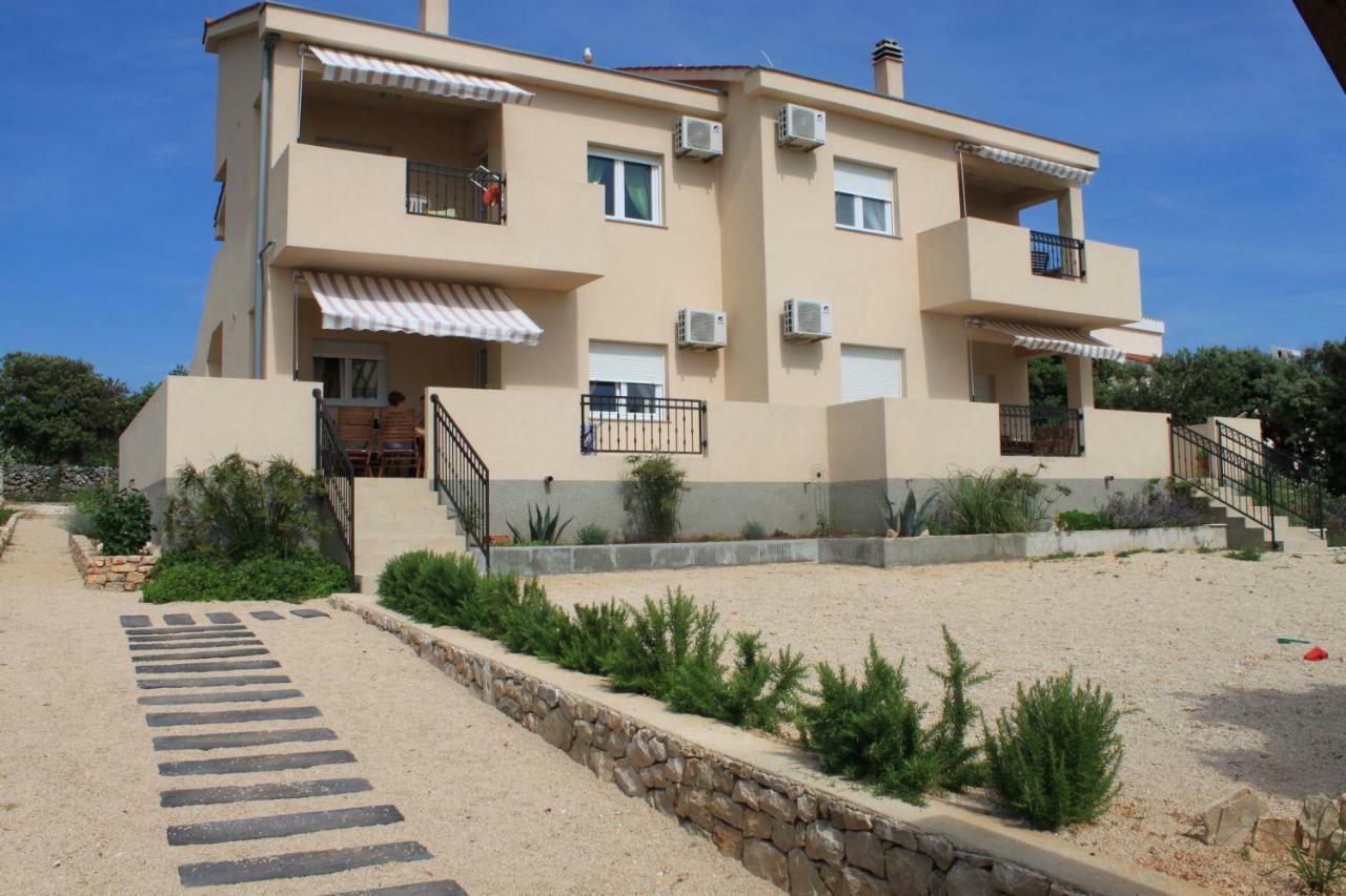 Apartments Karla I Ivano มันเดร ภายนอก รูปภาพ