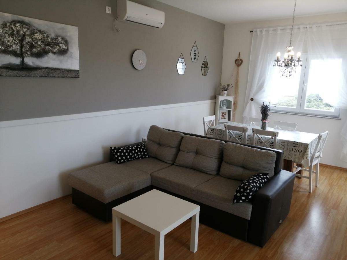 Apartments Karla I Ivano มันเดร ภายนอก รูปภาพ